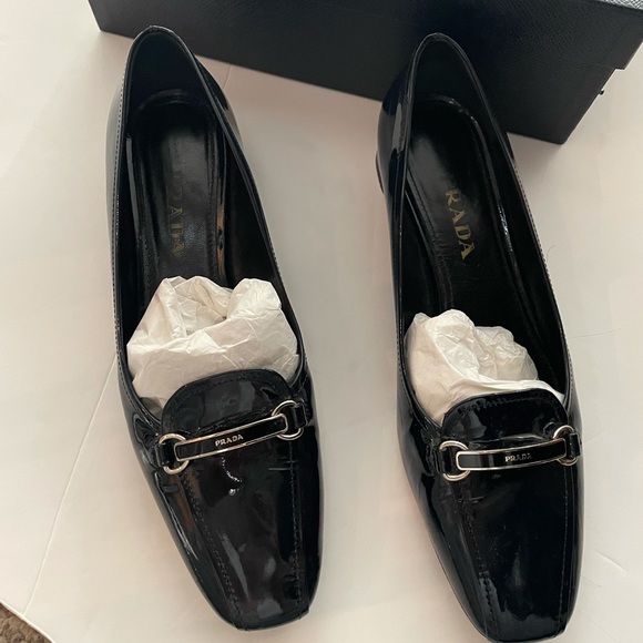 Authentic PRADA Navy Heels 38.5 - Picture 4 of 8